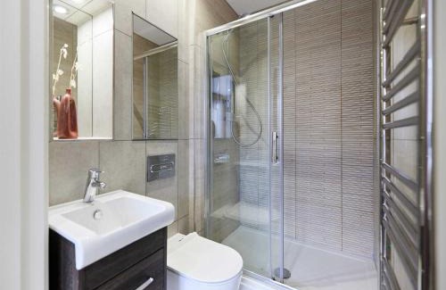 Harlesden Apartment | The Wembley Hideaway - Bright 2BDR Flat