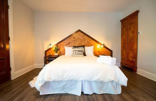 Five Points Apartment | The Western Allure