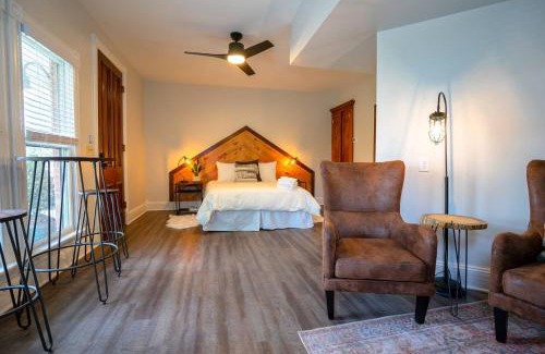Five Points Apartment | The Western Allure
