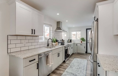 South Westminster House | The Western Getaway | Hot Tub| Huge Yard