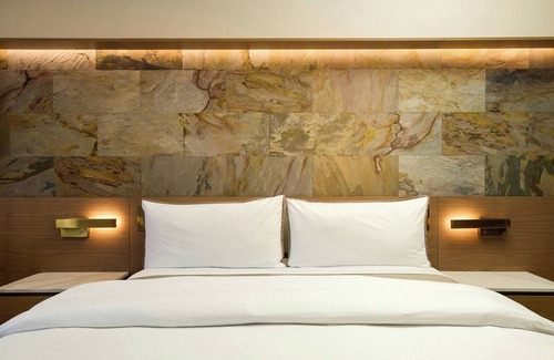 Queens Hotel | The Westin Flushing Laguardia Airport