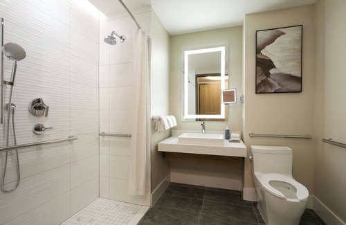Queens Hotel | The Westin Flushing Laguardia Airport