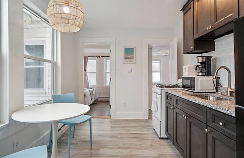 Hampton Apartment | The Whale Tail | Ocean Views | Private Balcony