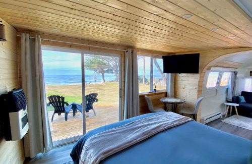 Gold Beach Apartment | The Whale