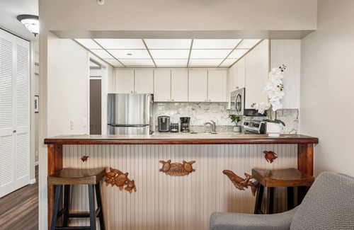 Kaanapali Condo | The Whaler On Ka'anapali Beach, Partial Ocean View, 3 beds, sleeps 6, has AC