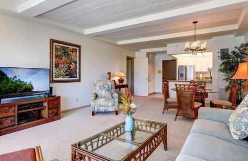 Kaanapali Condo | The Whaler Resort: Suite 319~Enjoy Stunning Center Courtyard & Ocean Views