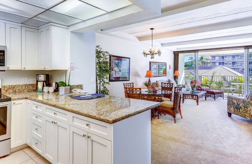 Kaanapali Condo | The Whaler Resort: Suite 319~Enjoy Stunning Center Courtyard & Ocean Views