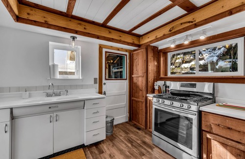 Kellogg Cabin | The Where We Roam Log Cabin - Walk to Town with Mountain Views!