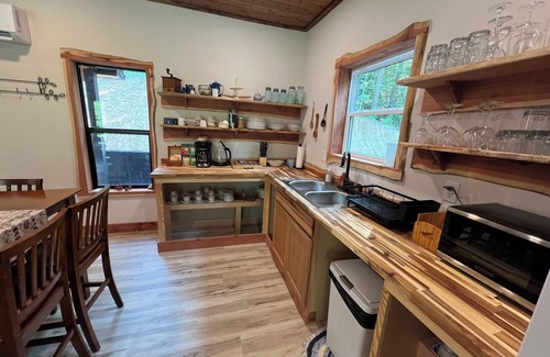 Irvine Cabin | The Whippoorwill Retreat Cabin – A Hillside Haven for Gatherings and Getaways