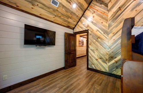 Broken Bow Villa | The Whiskey Trip! Family Getaway