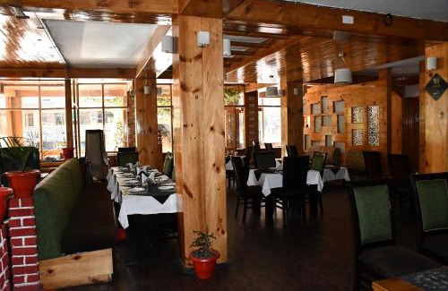 Old Manali Hotel | The Whispering Inn Resort and Bar (An Exotic Vintage Beauty)
