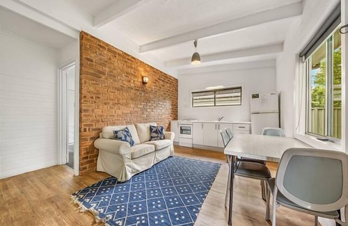 Bright Apartment | The White House & Retreat, Bright