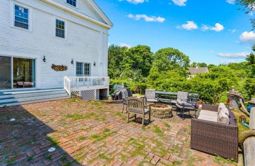 South Dennis House | The White Pillars