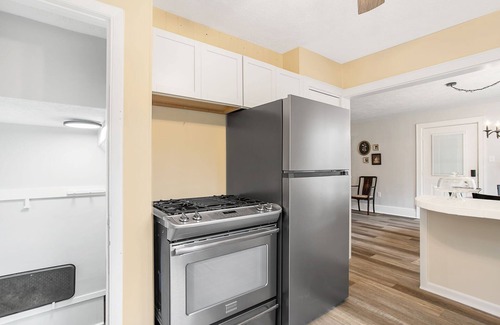 Macatawa House | The Whitman Cottage - Quaint Home Near Lake Macatawa
