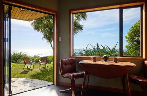 Hapuku House | The Whole Front House