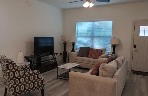 Ocala House | THE WHOLE HOUSE, QUIET COZY HOME 4 Bed 3 bath