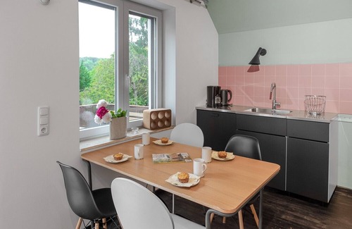 Westhoven Apartment | The Wiesenhaus: Living directly on the Rhine