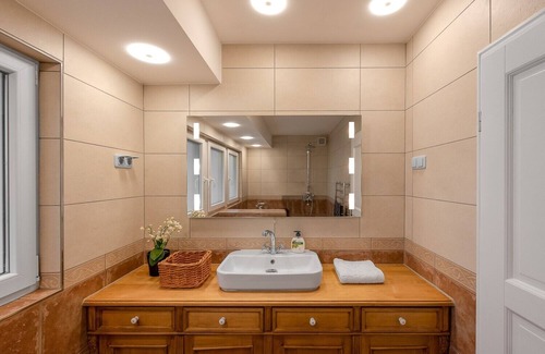 Westhoven Apartment | The Wiesenhaus: Living directly on the Rhine