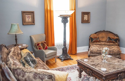 Anderson House | The Wilhite House- Downtown | 3 Bed, 4 Bath