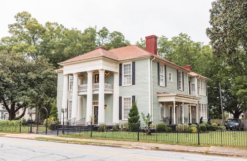 Anderson House | The Wilhite House- Downtown | 3 Bed, 4 Bath