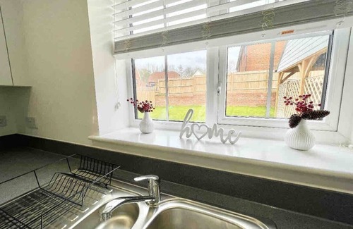 Willesborough House | The Willow - Cosy unique home in Ashford parking