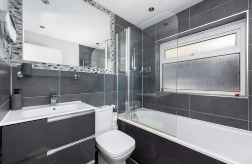 Bisley House | The Willow - Home with modern facilities in the outstandingly beautiful Surrey