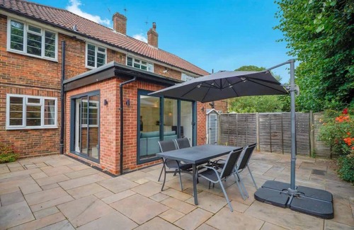 Wimbledon House | The Wimbledon Hideaway - 3BDR Flat with Garden