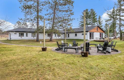 Grayling Hotel | The Windmoor Lodge