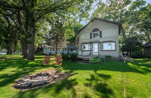 Black Wolf Cottage | The Winne Cottage on Lake Winnebago