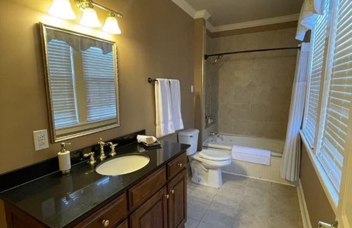 Versailles Bed & Breakfast | The Woodford Inn