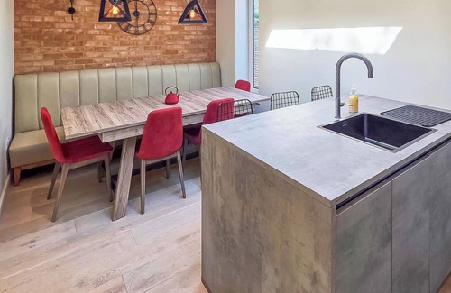 South Woodford Cottage | The Woodford Retreat