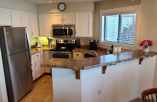 North Shore Condo | The Woodlands, Bernard's Landing, Smith Mountain Lake