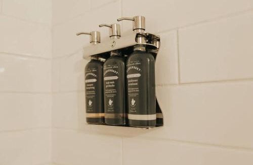 Hot Springs House | The Woodlawn Guest Cottage