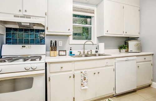 Fayetteville House | The Woodside Guest House II