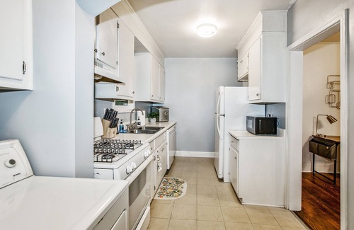 Fayetteville House | The Woodside Guest House II
