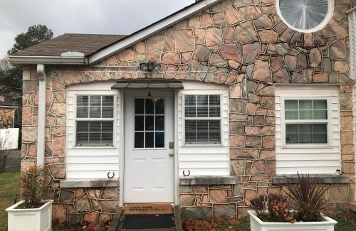 Dahlonega Apartment | The Woodward Unit A