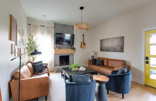 Hope Gardens House | The Wrangler - Hot Tub Minutes to Broadway