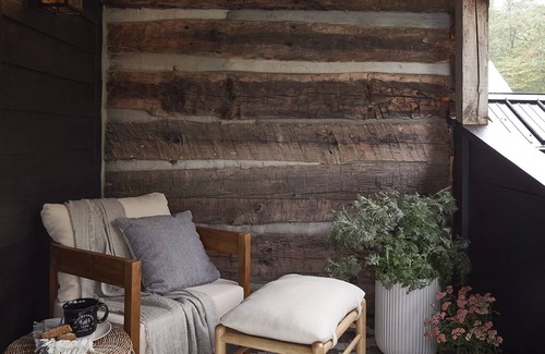 Highlands House | The Wren: Flat Mountain Farm