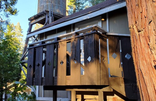 Twin Peaks Cabin | The Writer's Retreat at The Twin Peaks Lodge