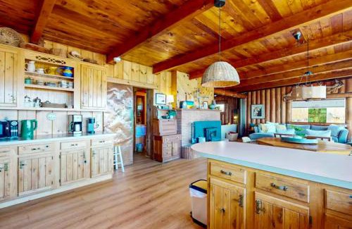 Oak Harbor House | The Yellow Buoy