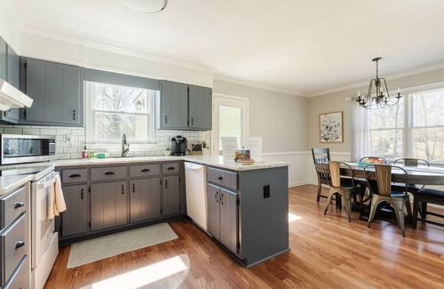 Conestee House | The Yellow Cottage | 3 Bed, 2 Bath