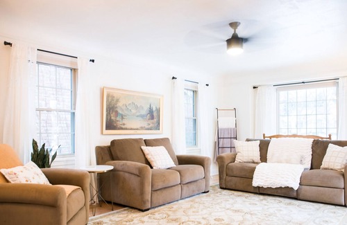 Greeley Cottage | The Yellow Cottage - Walk to UNC & NCMC