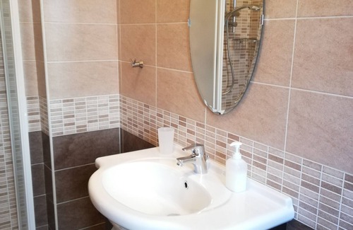 Isola Sacra Bed & Breakfast | The Yellow House