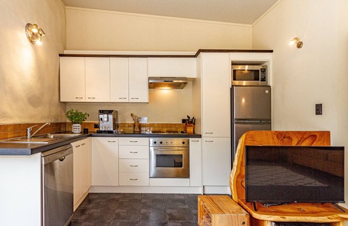 Rangataua House | The Yellow Straw House - Rangataua Holiday Home
