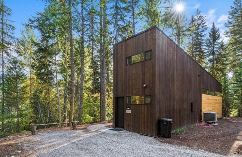 Lakeside Cabin | The Yellowstone at Stoner Creek Cabins