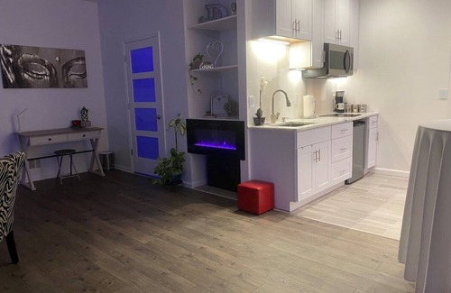 Southwestern Apartment | The Zen Den: Garage Lux Studio Aptmnt: No Smoking