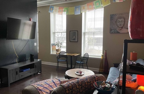 Downtown Knoxville Apartment | The "Zen" unit is a tranquil environment, In the middle of everything & relax!