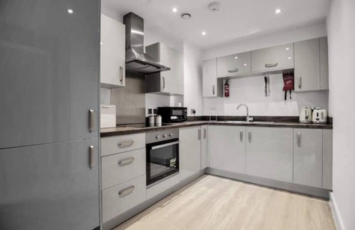 Coventry Apartment | The Zenith Suite Sleeps 3 Silkworks Apartments