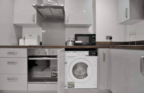 Coventry Apartment | The Zenith Suite Sleeps 3 Silkworks Apartments