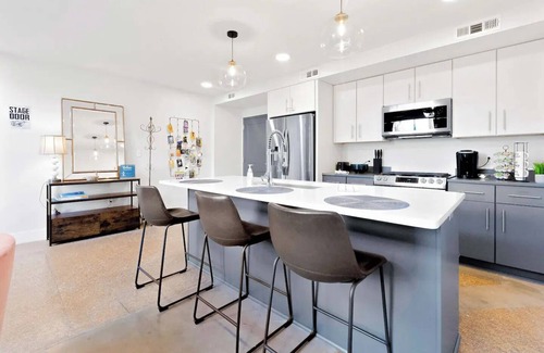 Central City Apartment | Theatre Inspired Loft 2br - 1 Block to Theatres and Downtown